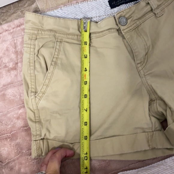 Lot (2) white and khaki Aeropostale shorts - Picture 6 of 8